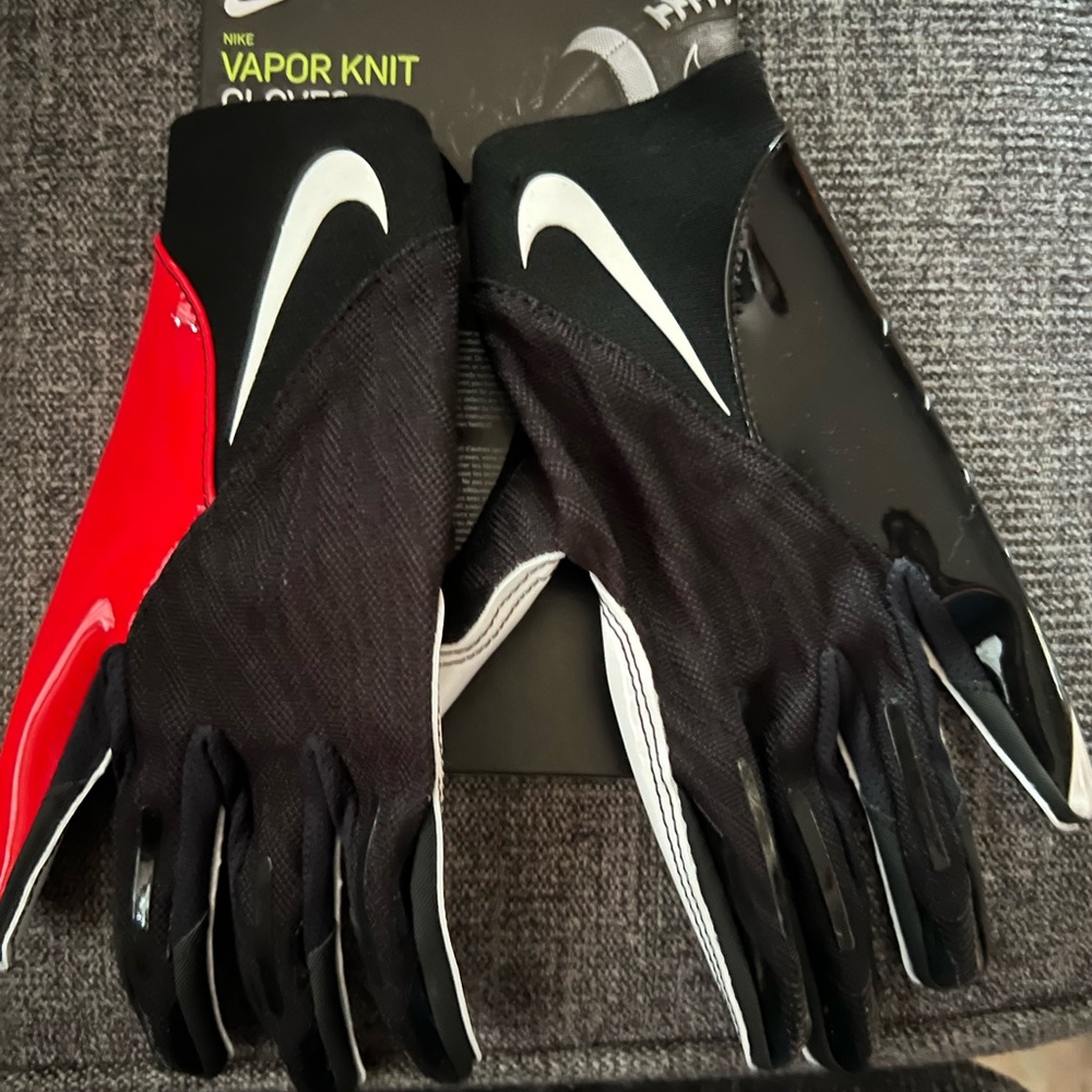 Brand new mens nike football vapor knit gloves size mens large